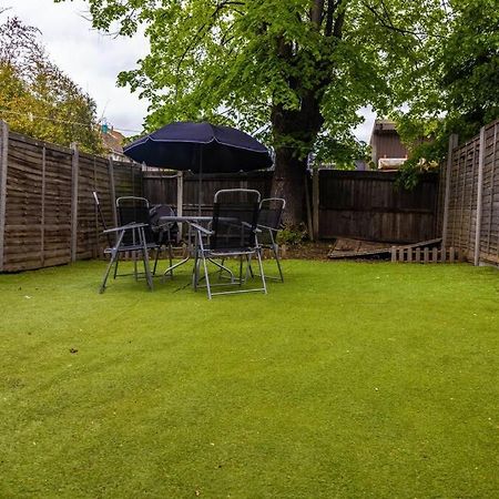 3 Bedrooms House-Sofabed-Parking-Bbqstove-Garden London Kültér fotó