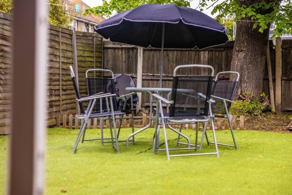 3 Bedrooms House-Sofabed-Parking-Bbqstove-Garden London Kültér fotó