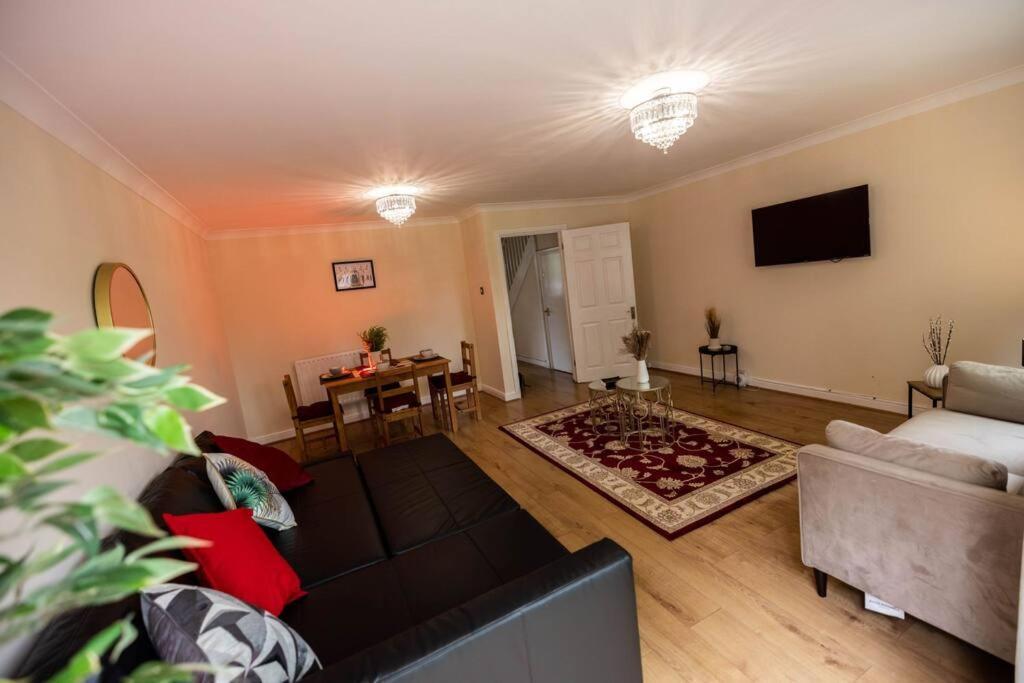 3 Bedrooms House-Sofabed-Parking-Bbqstove-Garden London Kültér fotó