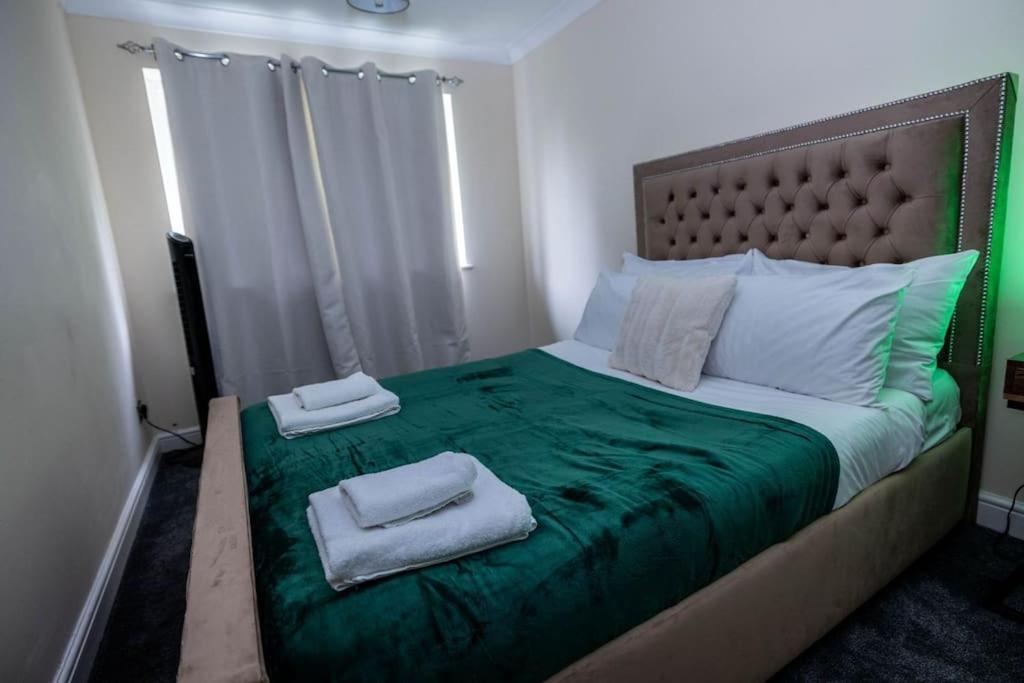 3 Bedrooms House-Sofabed-Parking-Bbqstove-Garden London Kültér fotó