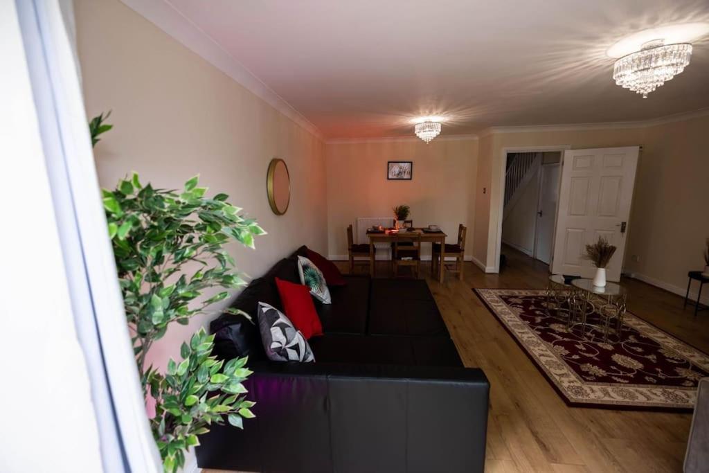 3 Bedrooms House-Sofabed-Parking-Bbqstove-Garden London Kültér fotó